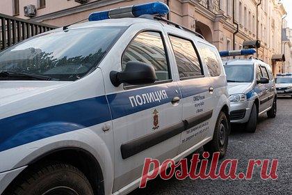 Псевдооператор попытался изнасиловать россиянку в пункте выдачи заказов. В Москве неизвестный мужчина попытался изнасиловать девушку в пункте выдачи заказов российского маркетплейса. Он представился оператором и предложил ей сняться в рекламе за три тысячи рублей, а после съемок начал к ней приставать. Девушке удалось вырваться и убежать. Теперь она планирует обращаться в полицию.