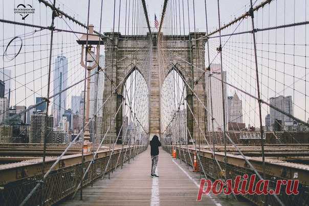 Как же трудно и печально жить в обществе, где скромность является предметом насмешек, религия - отсталостью от жизни, а стыдливость - неуверенностью в себе. / Слабый пол!