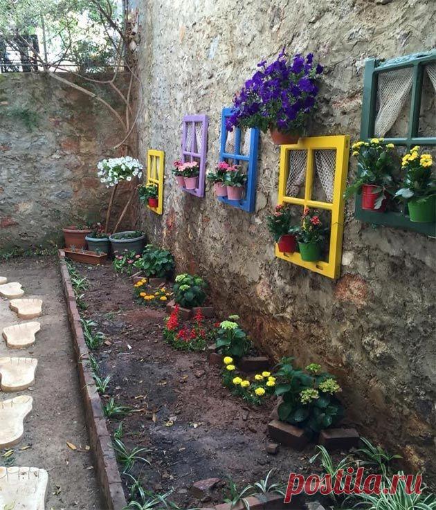 Удивительные способы отображения ваших плантаторов на результатах изображения стены Отремонтируйте старые оконные рамы с различными цветами краски, а затем их можно использовать в качестве держателя плантаторов для наружной стены