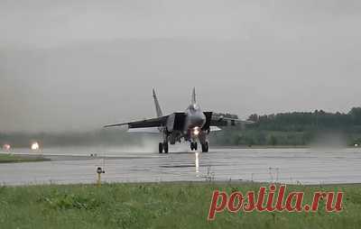 ФСБ: Киев хотел угнать МиГ-31 с "Кинжалом" для провокации против базы НАТО. Украинская разведка пыталась завербовать российских летчиков, обещая им $3 млн