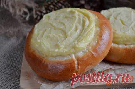 Ватрушки с картофелем - пошаговый рецепт с фото Все привыкли, что ватрушки готовятся из сладкого сыра. В данном случае сыр заменяется картофельной начинкой, что превращает традиционную выпечку в прекрасные мини-пирожки. Сытно и очень вкусно!