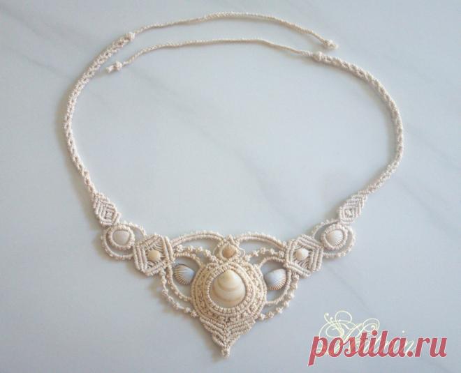 Ожерелье "Ракушка" макраме
Материал - хлопок.
Вплетены натуральные морские ракушки.