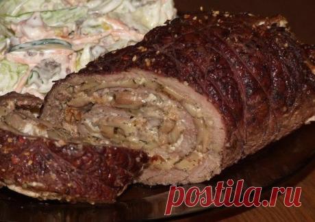 Мясной рулет с грибами