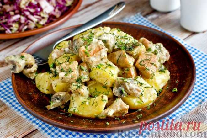 Рецепт: Тушёная картошка с мясом, грибами и сметаной на RussianFood.com