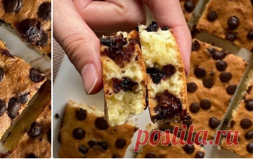 Быстрый пирог с шоколадом
Ингредиенты
⁃ Сливочное масло 60 гр
⁃ Сметана 20% 45 гр
⁃ Сахарозаменитель 8 гр (или 40 гр сахара)
⁃ Сахар 30 гр
⁃ Яйцо 1 шт
⁃ Ванилин ⁃ Мука пшеничная 120 гр ⁃ Разрыхлитель
⁃ Соль
⁃ Обычный шоколад 20 гр (у меня молочный)
⁃ Капли шоколадные термостойкие 30 гр (можно просто шоколад, но тогда он весь подтает)