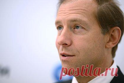 Мантуров рассказал о производстве экипировки для мобилизованных в три смены. Вице-премьер и глава Минпромторга Денис Мантуров рассказал, что выполнение гособоронзаказа опережает график, что нужно для решения задач спецоперации России на Украине. Глава ведомства рассказал, что обычно ГОЗ сдается в период с 1 ноября и до конца года, когда выплачивают авансы.