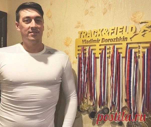 «В 13:00 привился, в полночь умер»: в Ярославской области после вакцинации скончался легкоатлет

В Рыбинске скончался легкоатлет Владимир Дорожкин. Город кипит: 38-летний крепкий мужчина скончался столь скоропостижно, что это связывают с побочным действием прививки от коронавируса, которую он только сделал.

