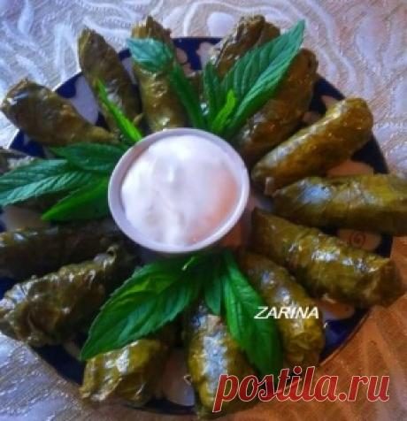 Долма из виноградных листьев!!Очень вкусное сочетание кислых листьев с нежным ароматным фаршем