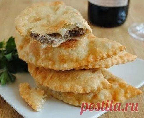 Чебуреки !!!  простой готовятся очень быстро, получается очень вкусно.   . Рецепт здесь: ➨  http://vkusno-ru.blogspot.com/2014/01/blog-post_3509.html  Приятного аппетита! ЖМИ КЛАСС есль нравится рецепт! Большое СПАСИБО