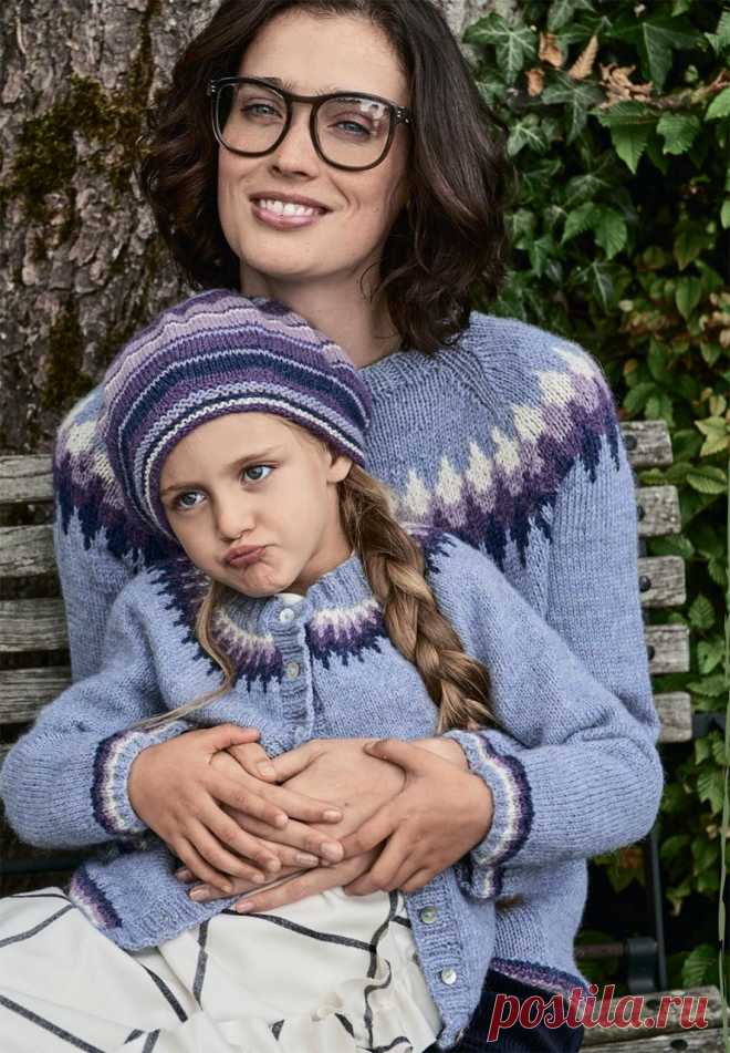 Голубой джемпер с норвежским узором Вяжем спицами
Голубой джемпер с норвежским узором
Классический джемпер с рукавами-реглан и круглой кокеткой, украшенной разноцветным узором в норвежском стиле.
            Журнал «Burda. Вязание» № 1/…