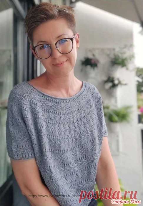 Джемпер с теневым узором “Вереск” Джемпер с теневым узором, свободного силуэта, на круглой кокетке, связан сверху вниз без швов.