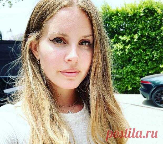 Лана Дель Рей с сестрой в детстве: поклонники отметили внешнее сходство двух родных женщин