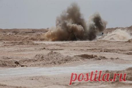 КСИР ударил по антииранским группировкам в Ираке. Консульство США в столице Ирака Эрбиле попало под обстрел баллистическими ракетами со стороны Ирана. Об этом сообщает Корпус стражей Исламской революции (КСИР, элитные части иранских вооруженных сил). Там заявили, что удар был нанесен по базам антииранских террористических группировок, они уничтожены.