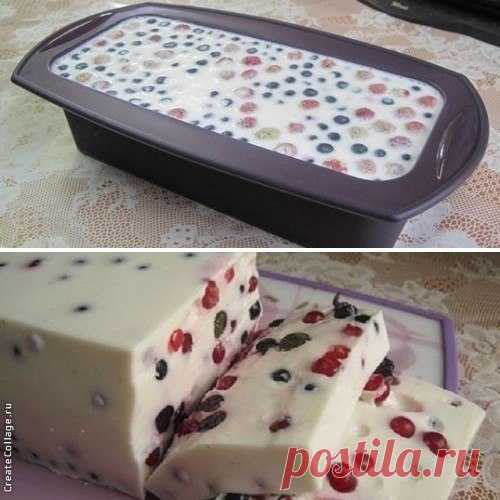 Сметанный десерт с ягодами (сметанный торт-желе)