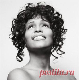Уитни Хьюстон (Whitney Houston) в фотосессии Мишеля Комте (Michel Comte) для журнала Vanity Fair (1992).