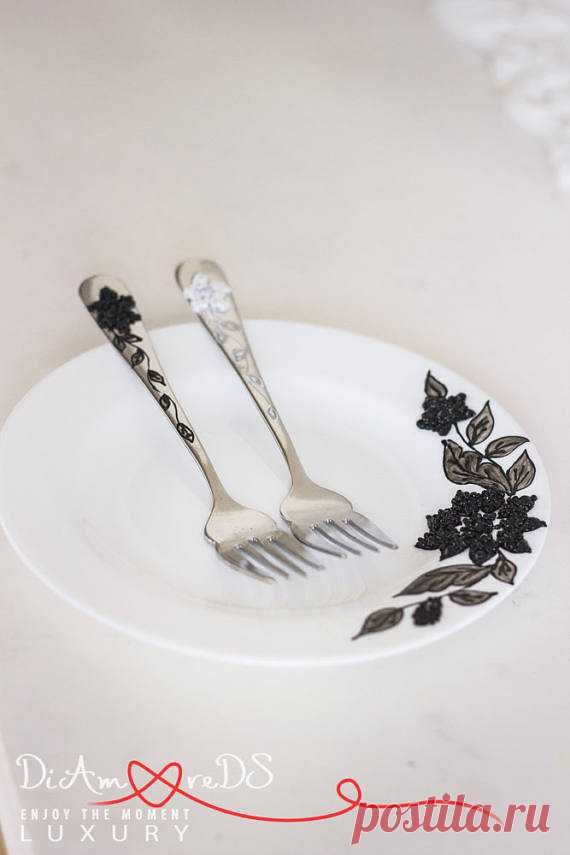 Mr ad Mrs Wedding Cake Set, Black, White Wedding Plate, Wedding Forks, Custom Floral Wedding Dish, Floral Flower Wedding Cake Accessories Beads wedding, wedding forks, black and white, flowers forks, embroidery, gift ideas, bride and groom, rhinestone & pearls, classic, 2 pcs Exclusive products from DiAmoreDS are perfect for your special day, or as a unique gift for an anniversary or newlyweds. You can use the designer decor for parties on the occasion of birthday, baby sh...