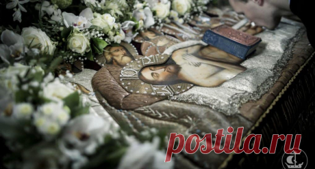 Вынос плащаницы и Чин погребения - Православный журнал «Фома» Вынос Плащаницы и Чин Погребения — это два важнейших богослужения, которые совершаются в Великую пятницу Страстной седмицы. Великая пятница — самый скорбный день в церковном календаре для христиан всего мира. В этот день мы вспоминаем Крестные страдания и смерть Иисуса Христа.