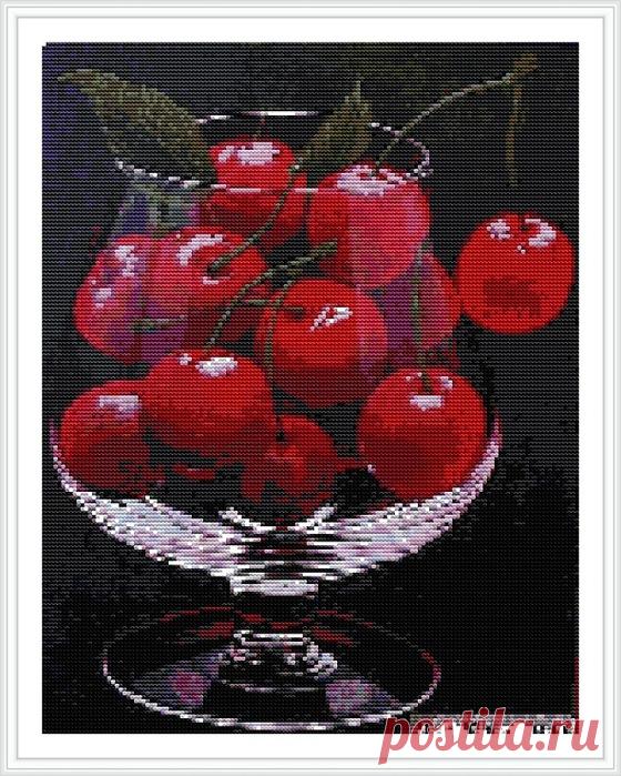 ВИШНЯ В БОКАЛЕ