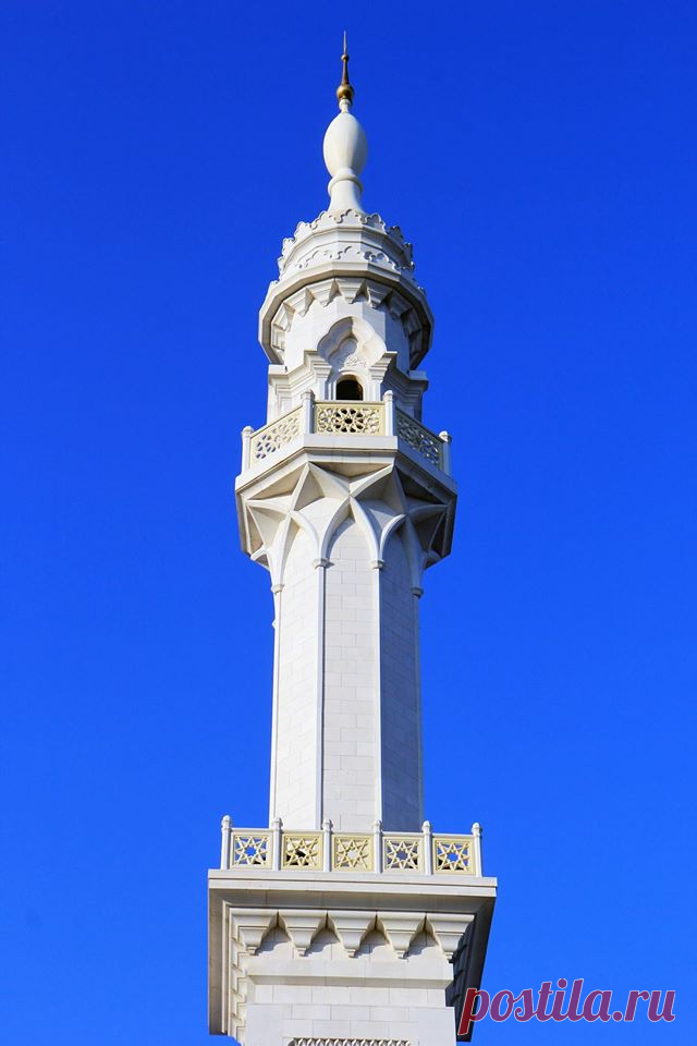Верхушка минарета Белой мечети.