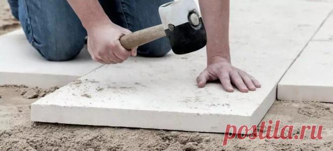 Как укладывать садовую тротуарную плитку: подготовительные работы В последнее время многие стали больше думать о садах, рассматривая их как продолжение своего дома — еще одно пространство, чтобы развлечь друзей, поесть с семьей или просто отдохнуть и...