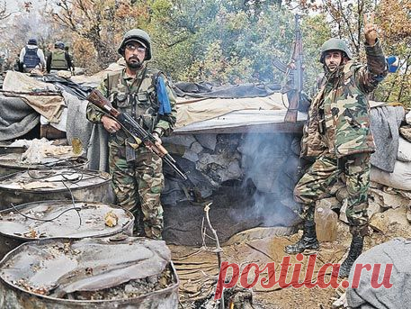 «Ястребы пустыни»: как сирийские ополченцы сражаются с ИГИЛ в горах Латакии - Телеканал «Звезда»