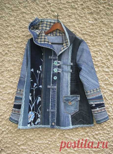 Einzigartige A-Line-Jeansjacke mit Kapuze. Panels aus verschiedenen Jeansstoffen waren s ...,  #einzigartige #jeansjacke #jeansstoffen #kapuze #panels #verschiedenen #waren