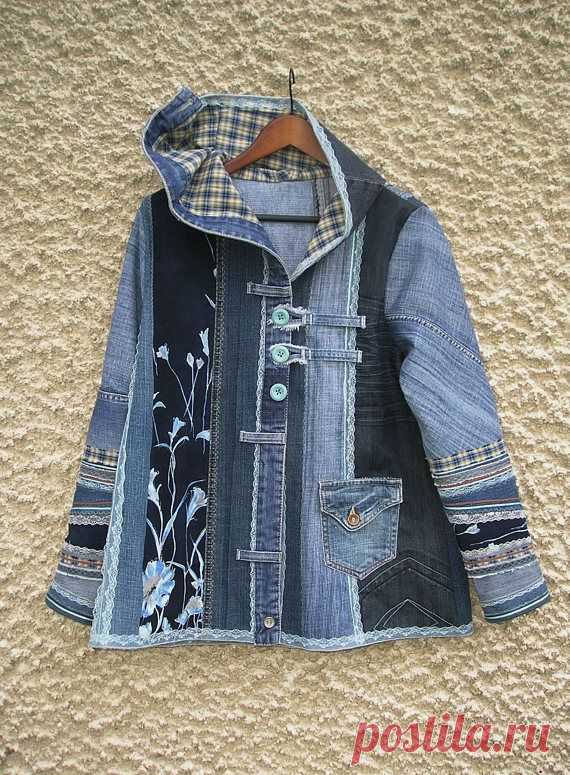 Einzigartige A-Line-Jeansjacke mit Kapuze. Panels aus verschiedenen Jeansstoffen waren s ...,  #einzigartige #jeansjacke #jeansstoffen #kapuze #panels #verschiedenen #waren