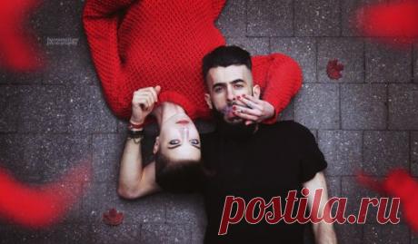 Мои глаза в тебя не влюблены,
Они твои пороки видят ясно.
Но сердце ни одной твоей вины
Не видит, и с глазами не согласно.
Уильям Шекспир