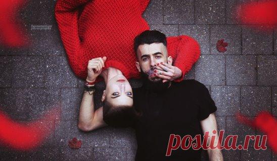 Мои глаза в тебя не влюблены,
Они твои пороки видят ясно.
Но сердце ни одной твоей вины
Не видит, и с глазами не согласно.
Уильям Шекспир