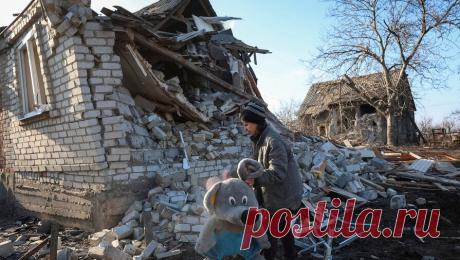 Жительница Константиновки рассказала, как ВСУ бросали противотанковые мины в подвалы с людьми. Украинские бойцы забрасывали мины в подвалы с мирными жителями населенного пункта Константиновка в Донецкой народной республике . Об этом ТАСС рассказала эвакуированная жительница города Алла Плюшко. По ее словам, в июне бойцы Вооруженных ...