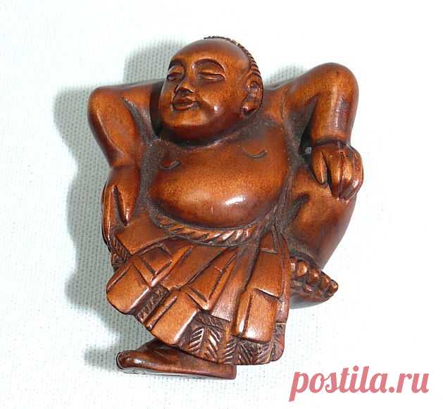Японские нэцке и окимоно. Нэцкэ Борец Сумо, кипарис, 1950-е гг.. Aoyama Do® японский интернет-магазин.