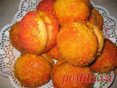 САМЫЕ ВКУСНЫЕ ДОМАШНИЕ ПИРОЖНЫЕ: ТОП-5 

1) Пирожные "Каштаны"

ИНГРЕДИЕНТЫ:
 мука 3 стакана
 маргарин 1 пачка
 сметана 6 ст.л.
 сода на кончике ножа
 уксус или лимонный сок погасить соду
 изюм, орехи, сушеные вишни для начинки
 молоко 6 ст.л.
 какао 6 ст.л.
 сахар 1 стакан
 тертые вафли или кокосовая стружка для посыпки

ПРИГОТОВЛЕНИЕ:
Маргарин растопить. В остывший маргарин добавить сметану, соду, погашенную уксусом, и муку. Замесить тесто. Из теста сделать небольшие шар...