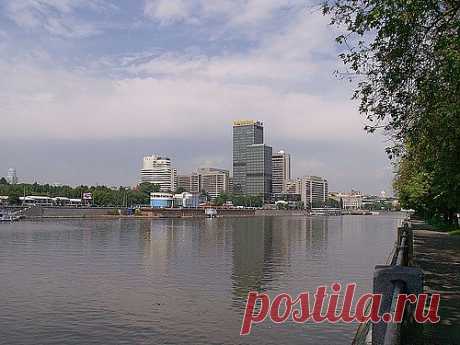 Вид на Краснопреснескую набережную