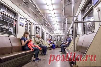 В России предложили создать женские вагоны в метро. Первый заместитель председателя Общественной палаты Ленинградской области Владимир Петров заявил, что в России необходимо запустить женские вагоны в метро. По мнению политика, эта мера поможет защитить россиянок от домогательств в общественном транспорте. Отмечается, что в мире уже распространена эта практика.