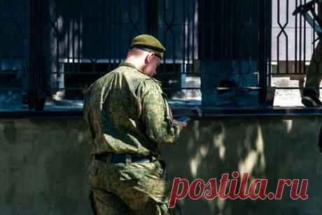 Россиянин уклонялся от военной службы и попал под суд. В Малгобеке (Ингушетия) следователи завели уголовное дело в отношении 19-летнего местного жителя за уклонение от службы. Молодой человек проходит обвиняемым по статье 328 УК РФ. По версии следствия, мужчина состоял на воинском учете в военном комиссариате, однако служить идти не хотел.