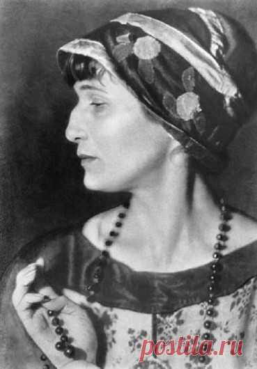 Ахматова Анна Андреевна — биография поэта, личная жизнь, фото, портреты, стихи, книги Полная биография поэта Анны Ахматовой. Личная жизнь, фотографии, портреты, стихи, книги, интересные факты из жизни на портале «Культура.РФ»