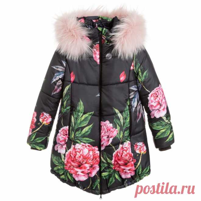 Black & Floral Padded Coat Girls black padded coat by Tamarine with a bold floral print. The cosy hood fastens to the coat with a zip and has a detachable pink fur trim. With ribbed cuffs and a drawstring hem, it has useful zip-up pockets and a soft grey fleece lining.
