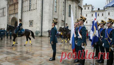 Московский Кремль - сердце России (с церемонией развода пеших и конных караулов Президентского полка, пешеходная)
 Даты выезда: 20.06.15
 Вы совершите экскурсию по территории Кремля и у вас будет уникальная возможность присутствовать на торжественной церемонии развода конных и пеших караулов Президентского полка на Соборной площади!
 Для участия необходимо записаться https://www.polclub.ru ﻿