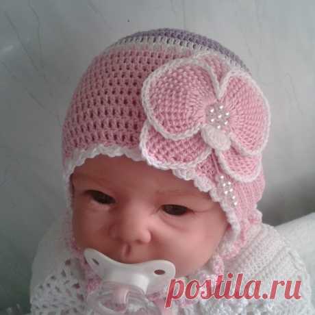 Вязаная шапка для новорожденного крючком. Чепчик крючком для новорожденного: схемы и мастер-класс по вязанию. Создаем чепчик для новорожденной девочки при помощи крючка