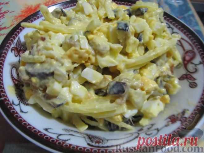 Рецепт: Салат с жареными баклажанами и яйцами на RussianFood.com