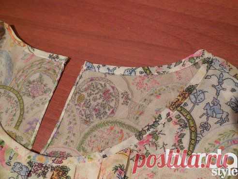 Полезный мастер-класс от форумчанки: "Обработка горловины косой бейкой".
Этим способом обрабатывают изделия и в мировых домах мод.
Смотрим, учимся, творим! 
Подробнее по ссылке.


Обработка горловины косой бейкой. / Мастер-классы / Burdastyle
Пошив изделия шелка, шифона дело непростое. А обработка горловины и пройм это вообще головная боль - как же сделать чтобы и не растянуть, и не затянуть и чтобы форма держалась в процессе носки?