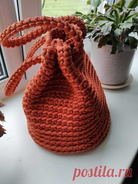 (3) Facebook