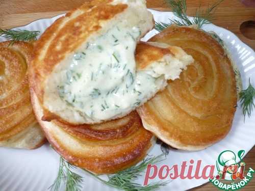 Пышные оладьи с сырной начинкой