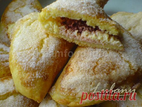 Слоёные уголки с творогом и клубникой