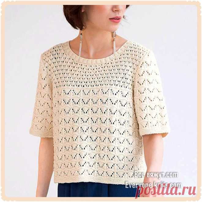 АЖУРНЫЙ ПУЛОВЕР ПРЯМОГО СИЛУЭТА С КОРОТКИМ РУКАВОМ И КРУГЛОЙ ГОРЛОВИНОЙ.
Пуловер с втачным рукавом, связан спицами,