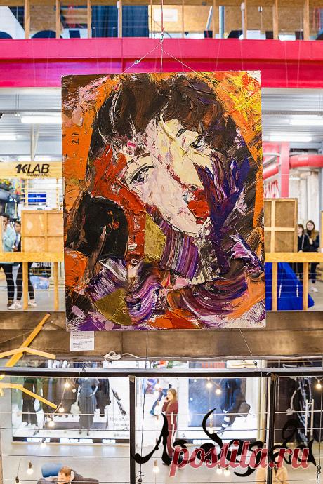 Флакон - это активное, уютное место, расчитанное на молодых, креативных людей. Я очень хотела показать свою живопись активным и талантливым молодым людям и получить от них отзыв о своём творчестве. Для этого и нужно устраивать выставки, чтобы получать обратную связь и чтобы люди увидели картины, над которыми я работала много лет.