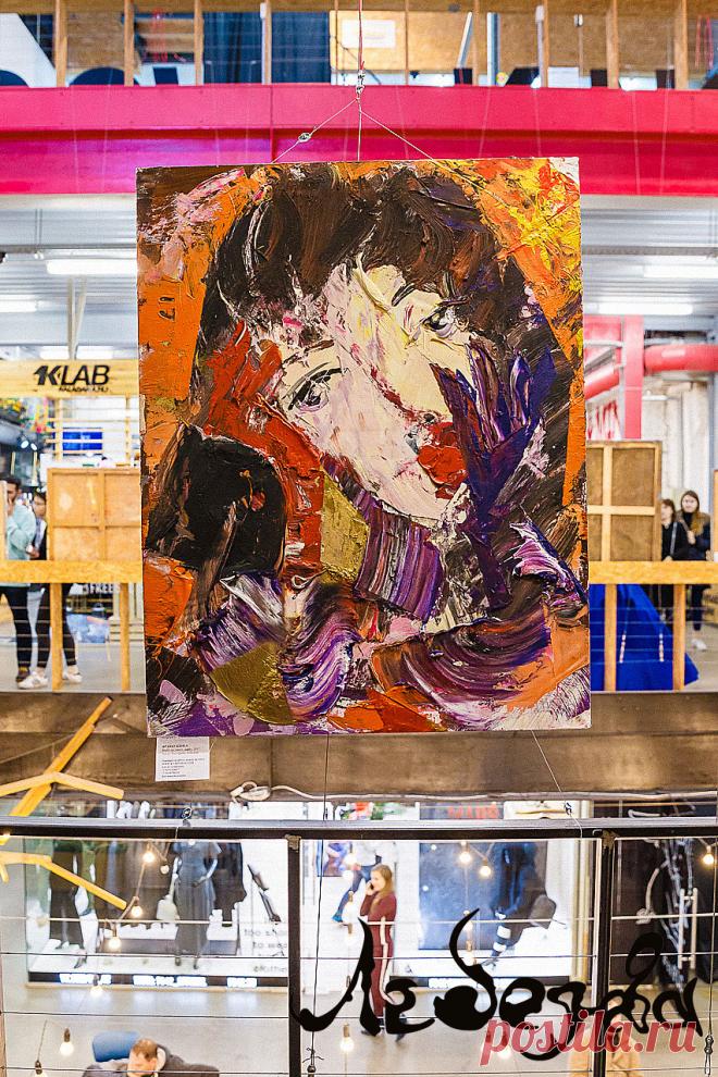 Флакон - это активное, уютное место, расчитанное на молодых, креативных людей. Я очень хотела показать свою живопись активным и талантливым молодым людям и получить от них отзыв о своём творчестве. Для этого и нужно устраивать выставки, чтобы получать обратную связь и чтобы люди увидели картины, над которыми я работала много лет.