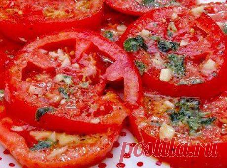 30 м




помидор небольшой — 3 штуки
чеснок (измельчить) — 1 зубчик
 зелень (петрушка, укроп) — 1 стол.ложка
соль — 1/3 чайной ложки●сахар — 1/3 чайной ложки
горчица  — 1/2 чайн ложки
●молотый черный перец — по вкусу
●оливковое масло — 2 стол. ложки
●яблочный уксус — 1/2 стол. ложки.

Приготовление:

Помидоры нарезаем кольцами. Смешиваем все для маринада и поливаем каждый кружочек помидора.
Складываем помидоры по три колечка, накрываем и ставим на 30 минут в холодильник.