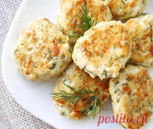 Куриные рубленные котлеты нежность с сыром - на vse-o-ede-online.ru Куриные рубленные котлеты нежность с сыром – это блюдо из мелко измельченного куриного мяса, приготовленное в виде плоских котлет, которое отличается своей нежностью и сочностью.