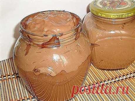Вкуснятинка!
-1 стакан молока (250 мл)
-3 стол.ложки какао порошка
-3 стол.ложки сахара
-3 стол.ложки муки
-70-80 грамм сливочного масла
Ставлю кастрюльку, наливаю молоко, кладу сахар,муку и какао.
Включаю плиту и периодически помешиваю веничком для взбивания, иначе на дне начинает прилипать мука. 
Закипело, запыхало, проварила с минуту и отставила с огня.
Минут 20 дадим остыть. 
Теперь кладем к